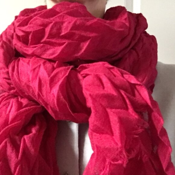Vibrant red origami pleated stole, NWT - Picture 5 of 6